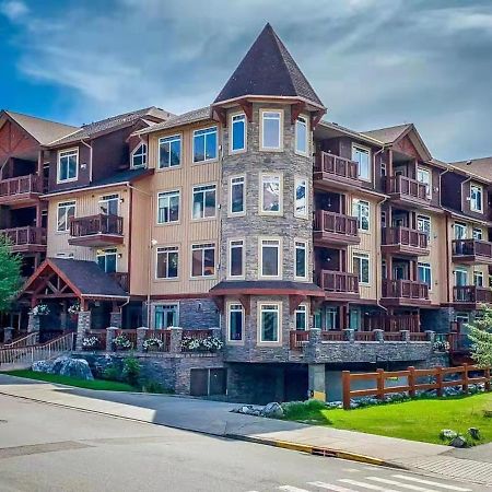 Sunny Tranquil Woods Turret In Falcon Crest Lodge Canmore Dış mekan fotoğraf